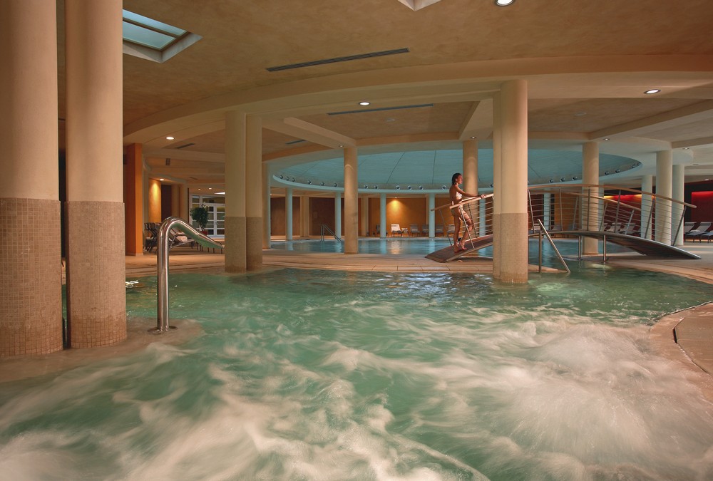hotel piscina coperta lago di garda