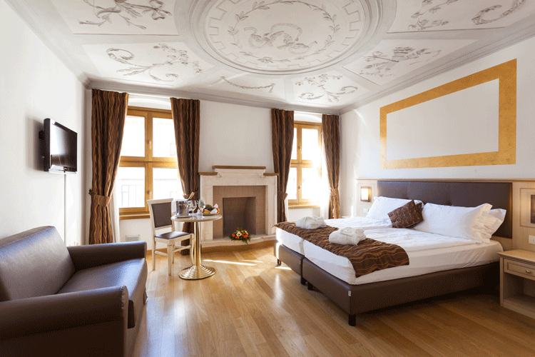 Hotel-Portici-Riva-del-Garda-camera