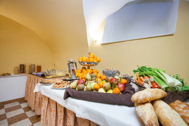 Hotel-Portici-Riva-del-Garda-colazione