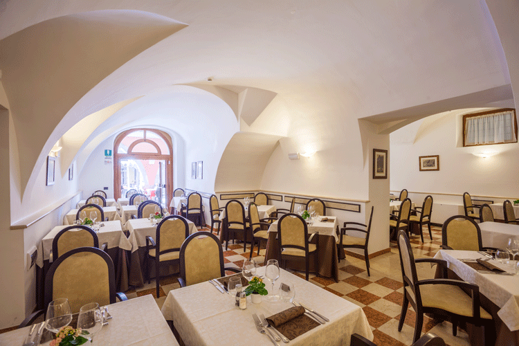 Hotel-Portici-Riva-del-Garda-sala-ristorante