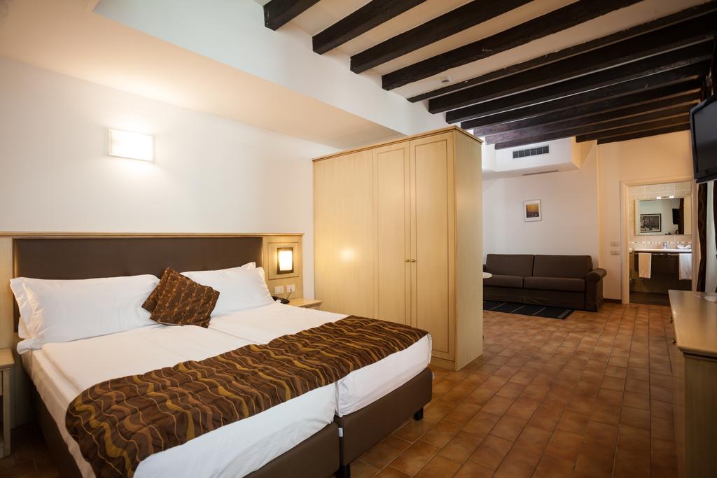hotel-portici-riva-del-garda-